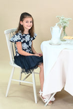 Afbeelding in Gallery-weergave laden, T-shirt Karolina
